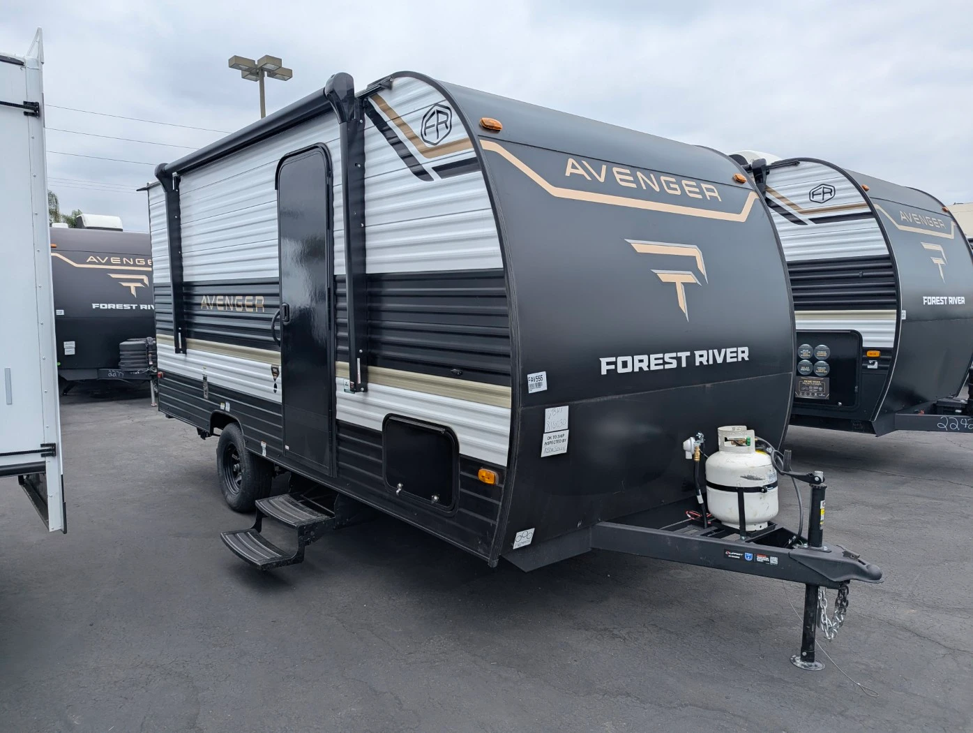 2027 Prime Time Avenger LT 16BHX exterior