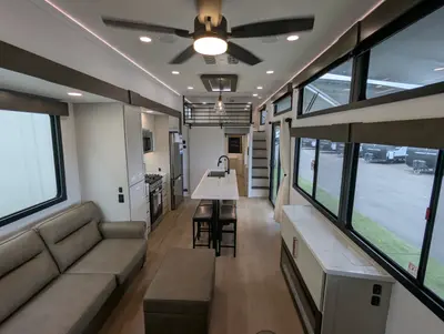 2027 Alliance RV Benchmark 44LFT photo 11