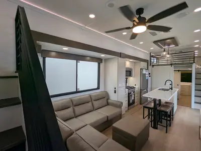 2027 Alliance RV Benchmark 44LFT photo 8