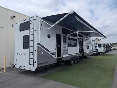 2027 Alliance RV Benchmark 44LFT photo 6