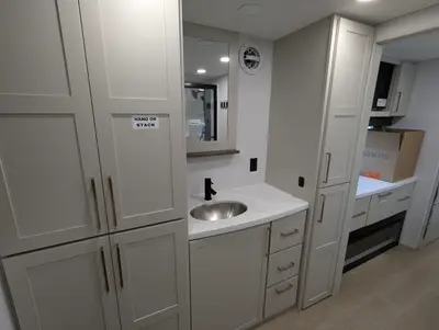 2027 Alliance RV Benchmark 44LFT photo 40