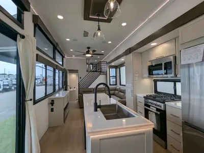 2027 Alliance RV Benchmark 44LFT photo 42
