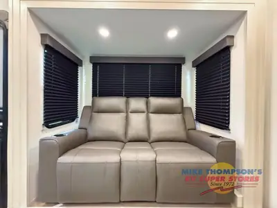 2026 Grand Design Momentum G-Class photo 9