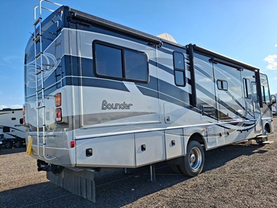 2015 FLEETWOOD BOUNDER photo 14