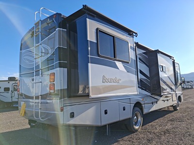 2015 FLEETWOOD BOUNDER photo 3