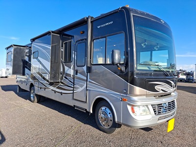2015 FLEETWOOD BOUNDER photo 2