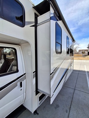 2023 THOR MOTOR COACH GENEVA photo 6