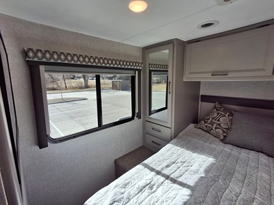 2023 THOR MOTOR COACH GENEVA photo 27