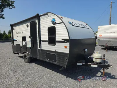 2022 Coachmen RV Clipper Ultra-Lite photo 2