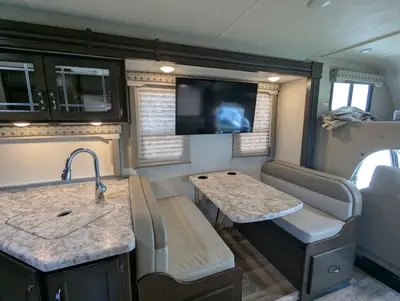 2020 Thor Motor Coach Four Winds 31W photo 17