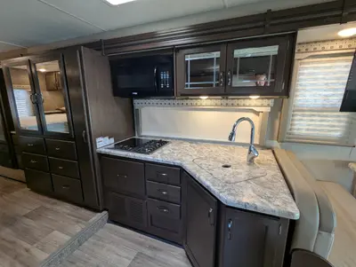 2020 Thor Motor Coach Four Winds 31W photo 18