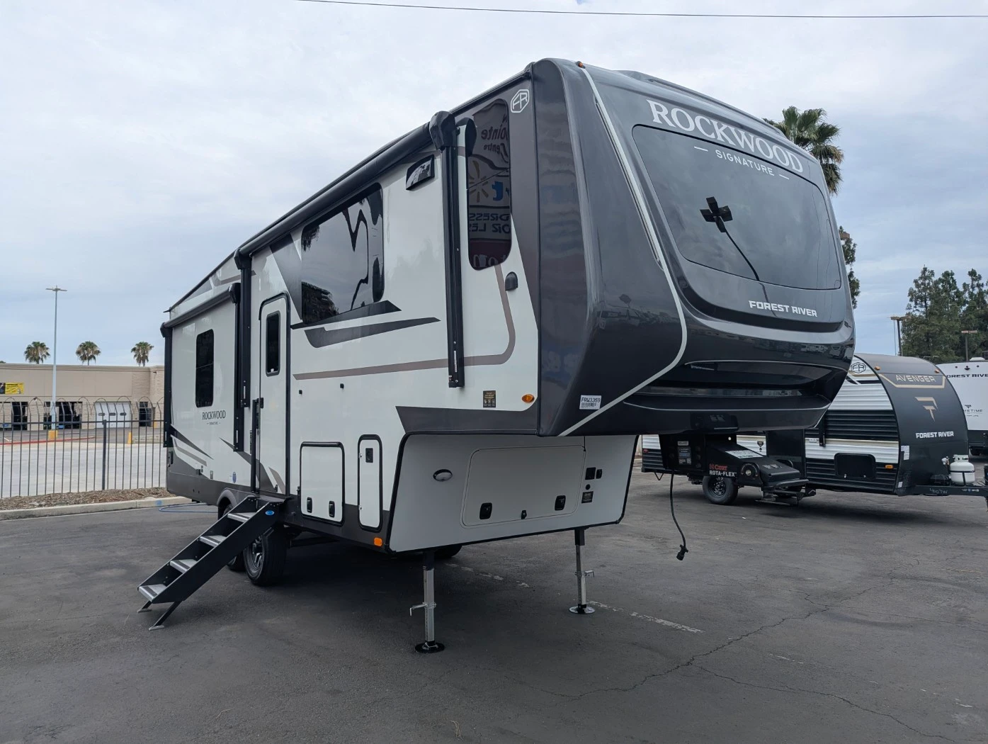 2027 Forest River Rockwood Signature 290SFK exterior