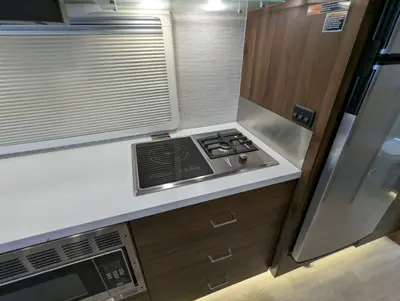2022 Winnebago Navion Navion photo 26