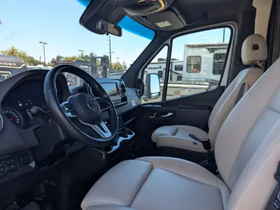 2022 Winnebago Navion Navion photo 6