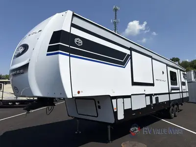 2027 Forest River RV Cherokee Arctic Wolf photo 4
