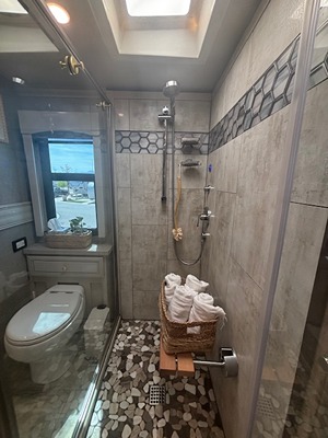2024 FLEETWOOD DISCOVERY LXE photo 35