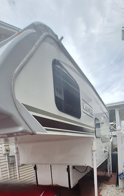 2019 LANCE 855 photo 3