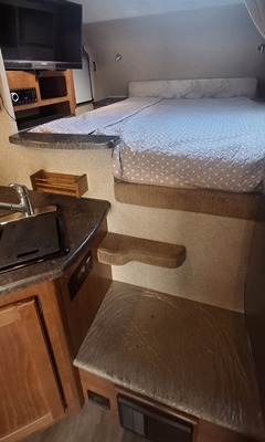 2019 LANCE 855 photo 10