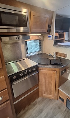 2019 LANCE 855 photo 5