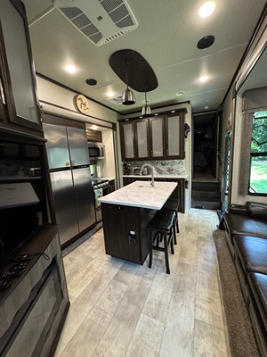2019 GRAND DESIGN MOMENTUM photo 5