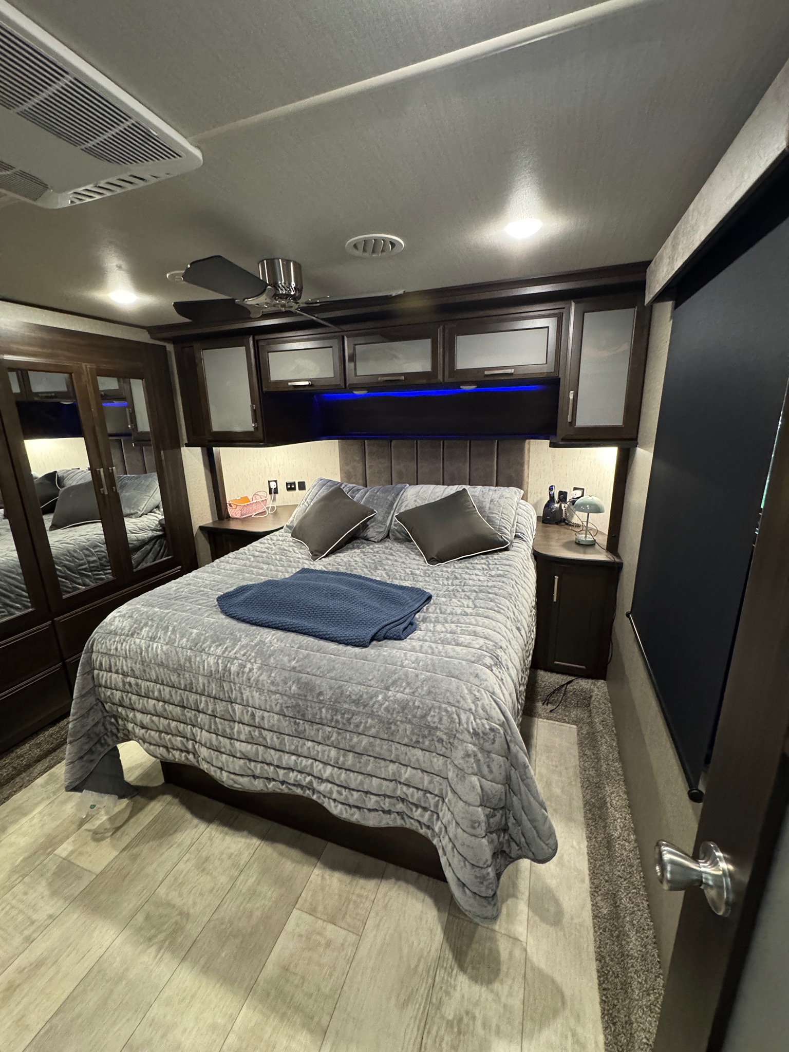 2019 GRAND DESIGN MOMENTUM exterior