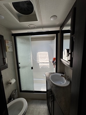 2019 GRAND DESIGN MOMENTUM photo 3