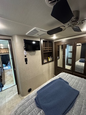 2019 GRAND DESIGN MOMENTUM photo 2