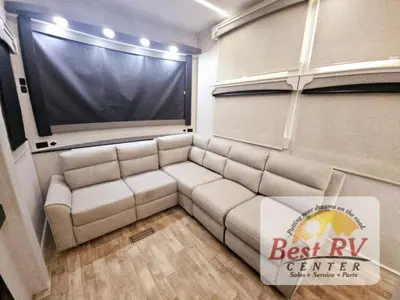 2025 Redwood RV Regency photo 27