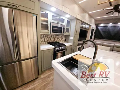 2025 Redwood RV Regency photo 17