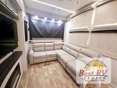 2025 Redwood RV Regency photo 26
