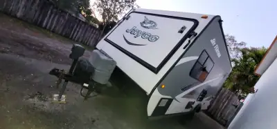 2015 JAYCO JAY FEATHER ULTRA LITE photo 2