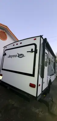 2015 JAYCO JAY FEATHER ULTRA LITE photo 4