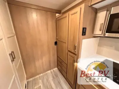 2027 Thor Motor Coach Palazzo photo 49