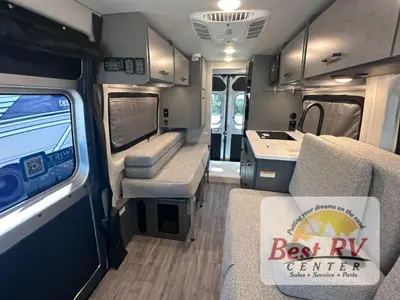 2025 Thor Motor Coach Twist photo 16