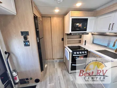 2026 Thor Motor Coach Four Winds photo 38