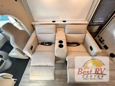 2027 Thor Motor Coach Four Winds photo 30
