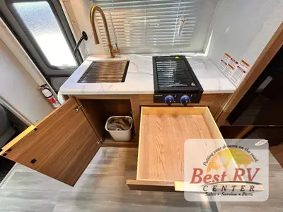 2027 Thor Motor Coach Four Winds photo 31