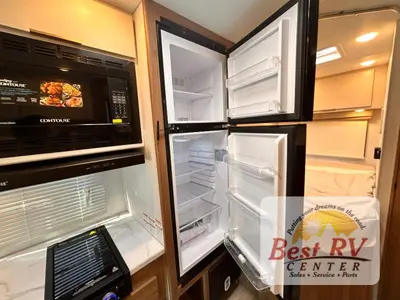 2027 Thor Motor Coach Four Winds photo 33