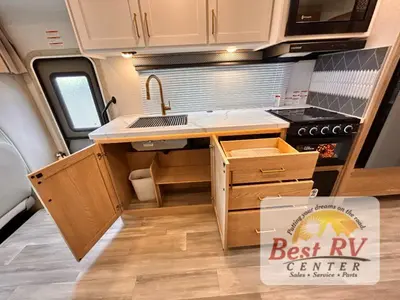 2027 Thor Motor Coach Four Winds photo 31