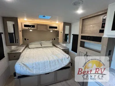 2025 Palomino SolAire photo 32