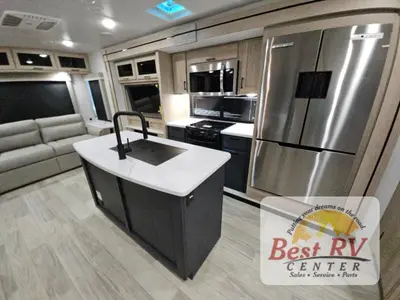 2025 Winnebago Industries Towables Voyage photo 18