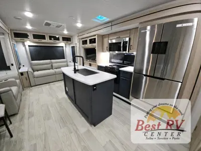 2025 Winnebago Industries Towables Voyage photo 14