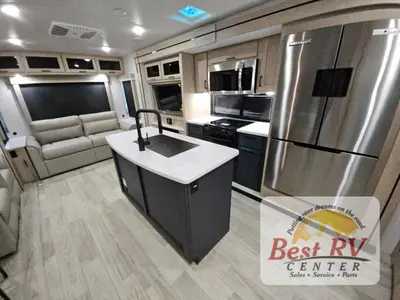 2025 Winnebago Industries Towables Voyage photo 19