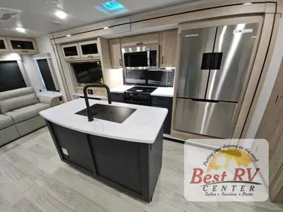 2025 Winnebago Industries Towables Voyage photo 17