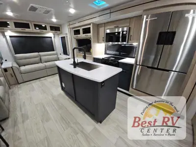 2025 Winnebago Industries Towables Voyage photo 15