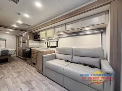 2026 Thor Motor Coach Hurricane photo 15