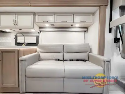 2026 Thor Motor Coach Hurricane photo 16