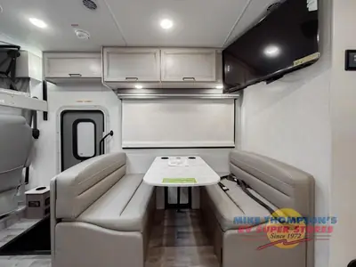 2026 Thor Motor Coach Hurricane photo 18
