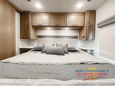 2026 Thor Motor Coach Hurricane photo 28