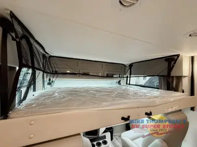 2026 Thor Motor Coach Hurricane photo 13